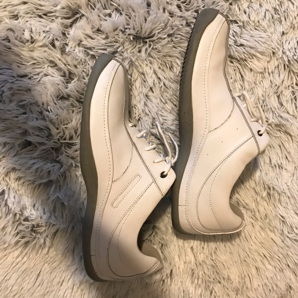 Clark’s Men’s leather white lace shoe - Picture 3 of 6